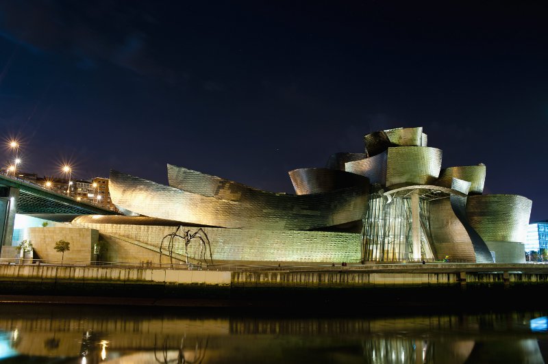 Eines der grössten und bekanntesten Projekte von Frank O'Gehry ist das Guggenheim Museum in Bilbao.