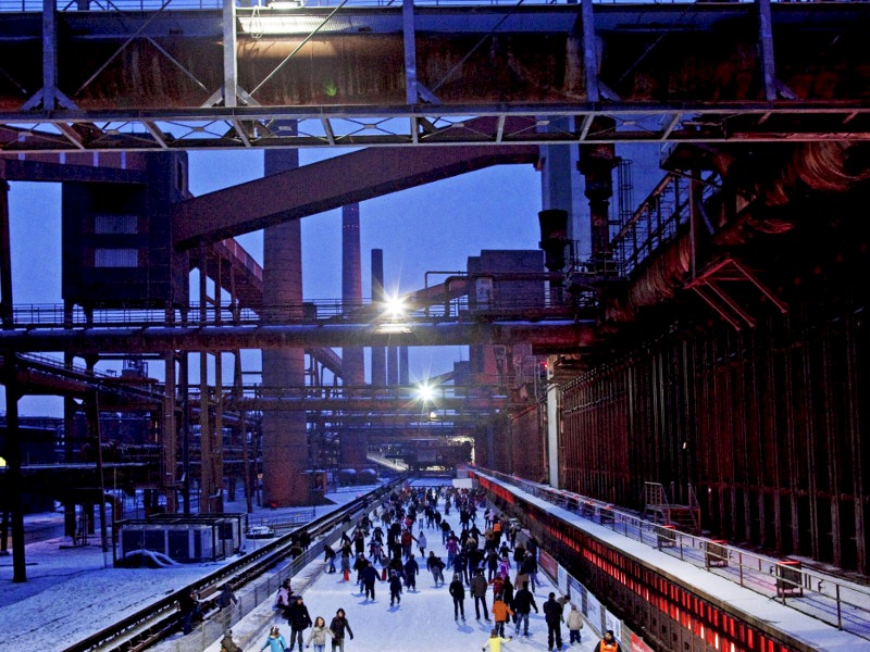 Discover the most beautiful skating rinks in the world in our picture gallery.