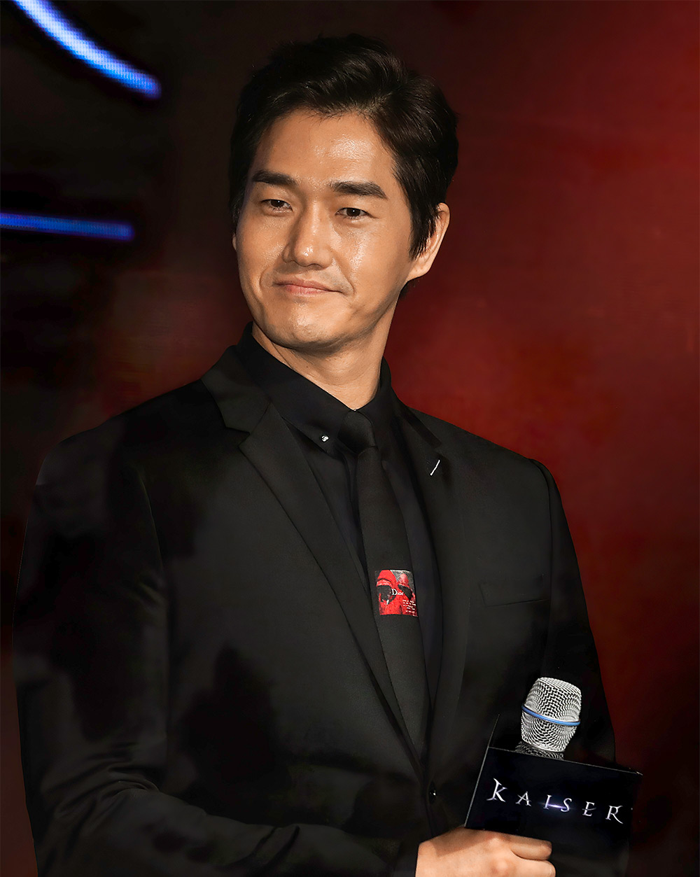 FACES 0922 Helden 10 Yoo Ji Tae - FACES.ch