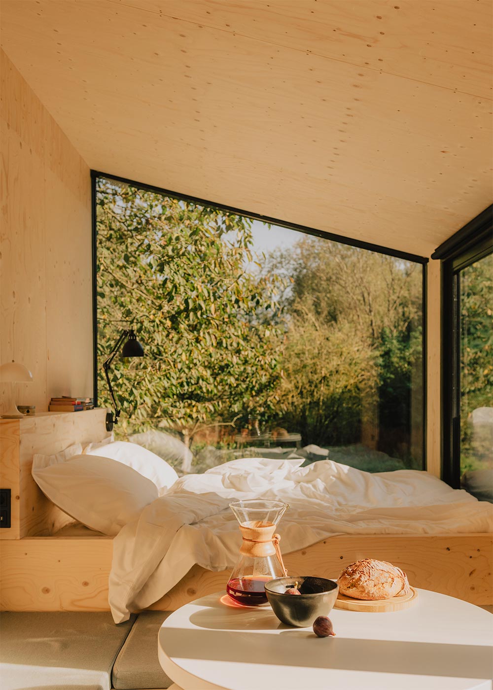 Raus bietet Tiny Houses in verschiedenen Standorten in Deutschland an.