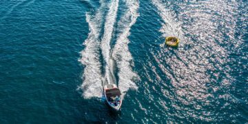 Bi Village Fazana in Kroatien, Boot auf dem Wasser