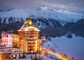 Christmas Auction Tree im Badrutt’s Palace in St. Moritz Teaser