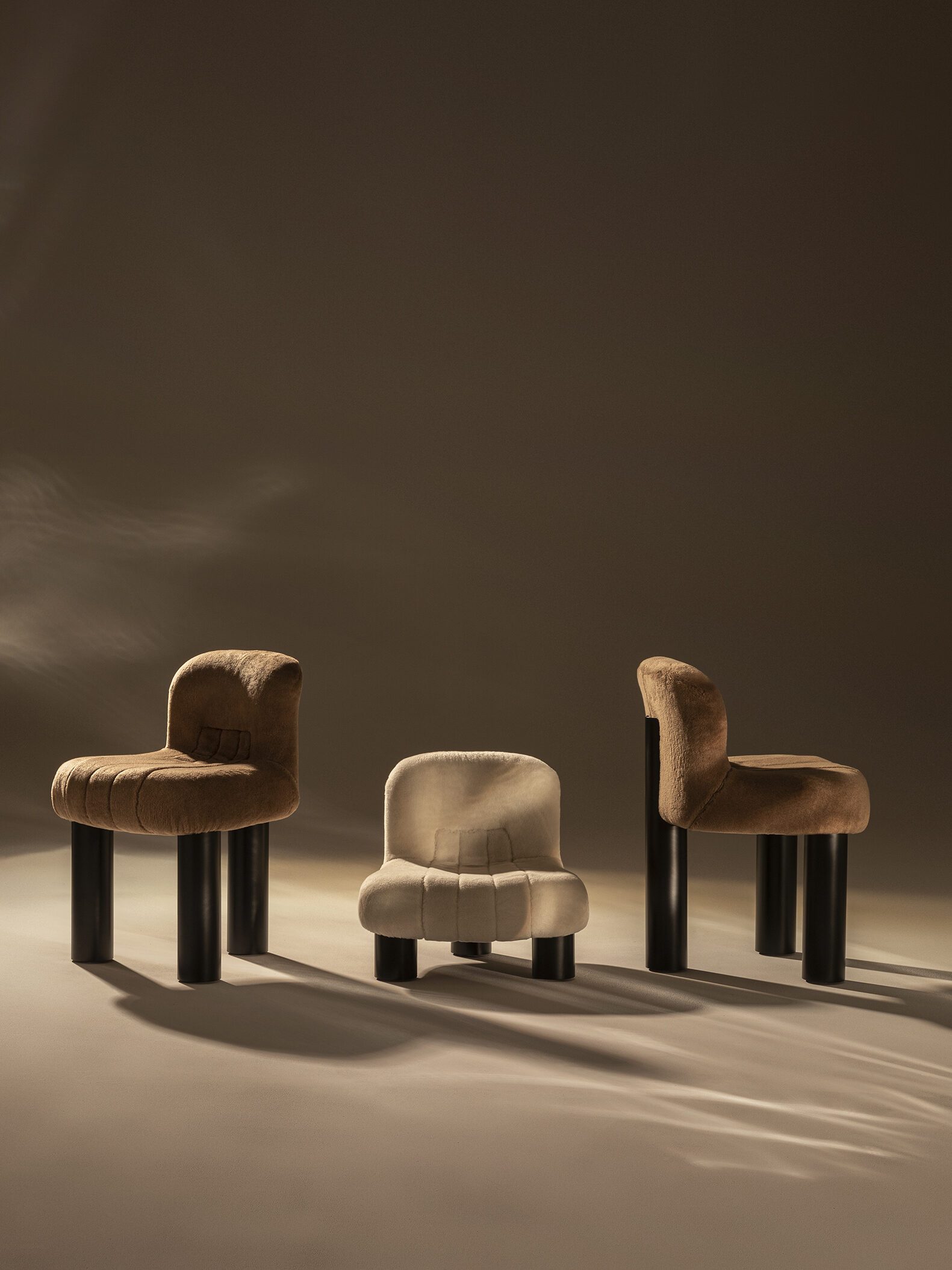 Loro Piana Interiors Design Week 2024 Botolo Chairs 4 1 edited - FACES.ch