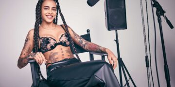 Naomi Lareine modelt für TEZENIS und spricht mit uns über Liebe & Red Flags