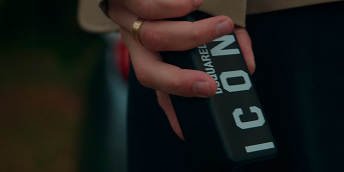 Ardiana und Nali testen das Parfum Icon von DSquared2