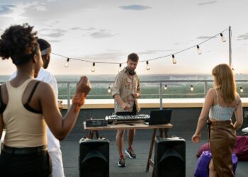 Stilvoll entspannen: 7 Ideen für einen Sommerabend mit Freunden