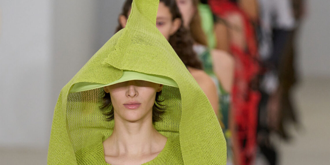 Issey Miyake SS26 – Wenn Stoff eine Stimme bekommt
