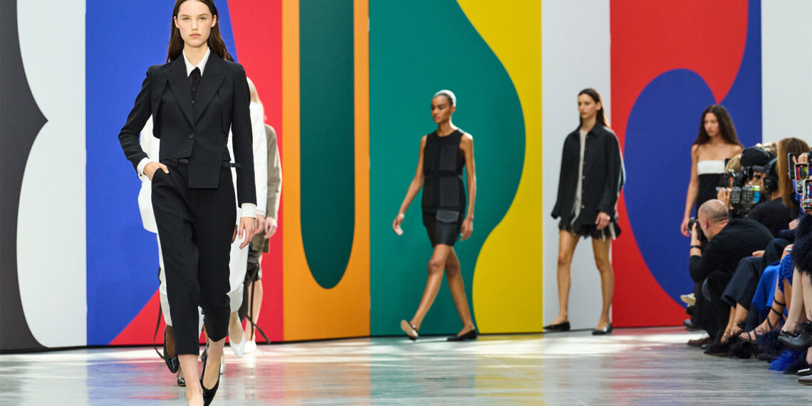 Akris SS26 – Präzision mit Puls