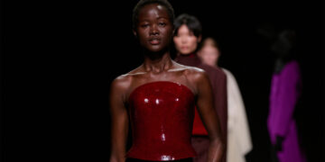 Issey Miyake Womenswear Herbst/Winter 2026/27: Wandelnde Skulpturen