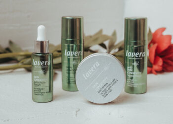 Ella Zina testet die Skin Longevity Linie von lavera 