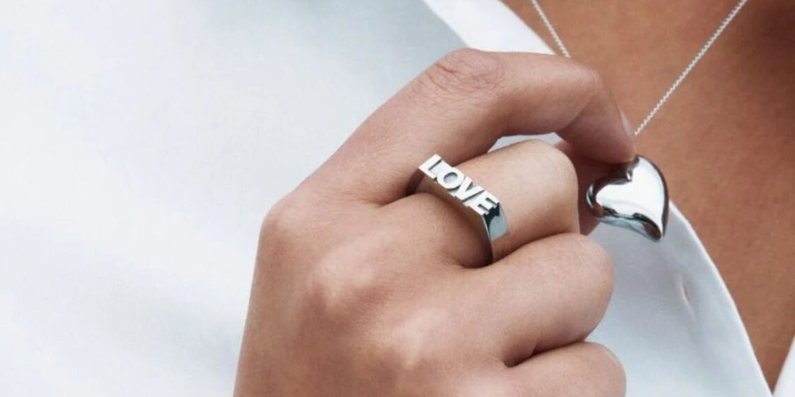 Haut, Wasser, Alltag: Was macht Schmuck wirklich langlebig?