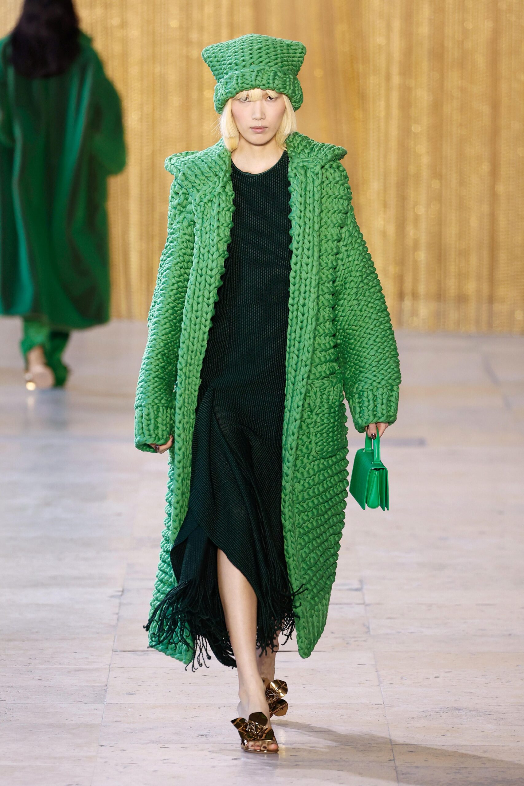 Grasgrüner Long-Coat von Akris, Herbst/Winter 2026/27