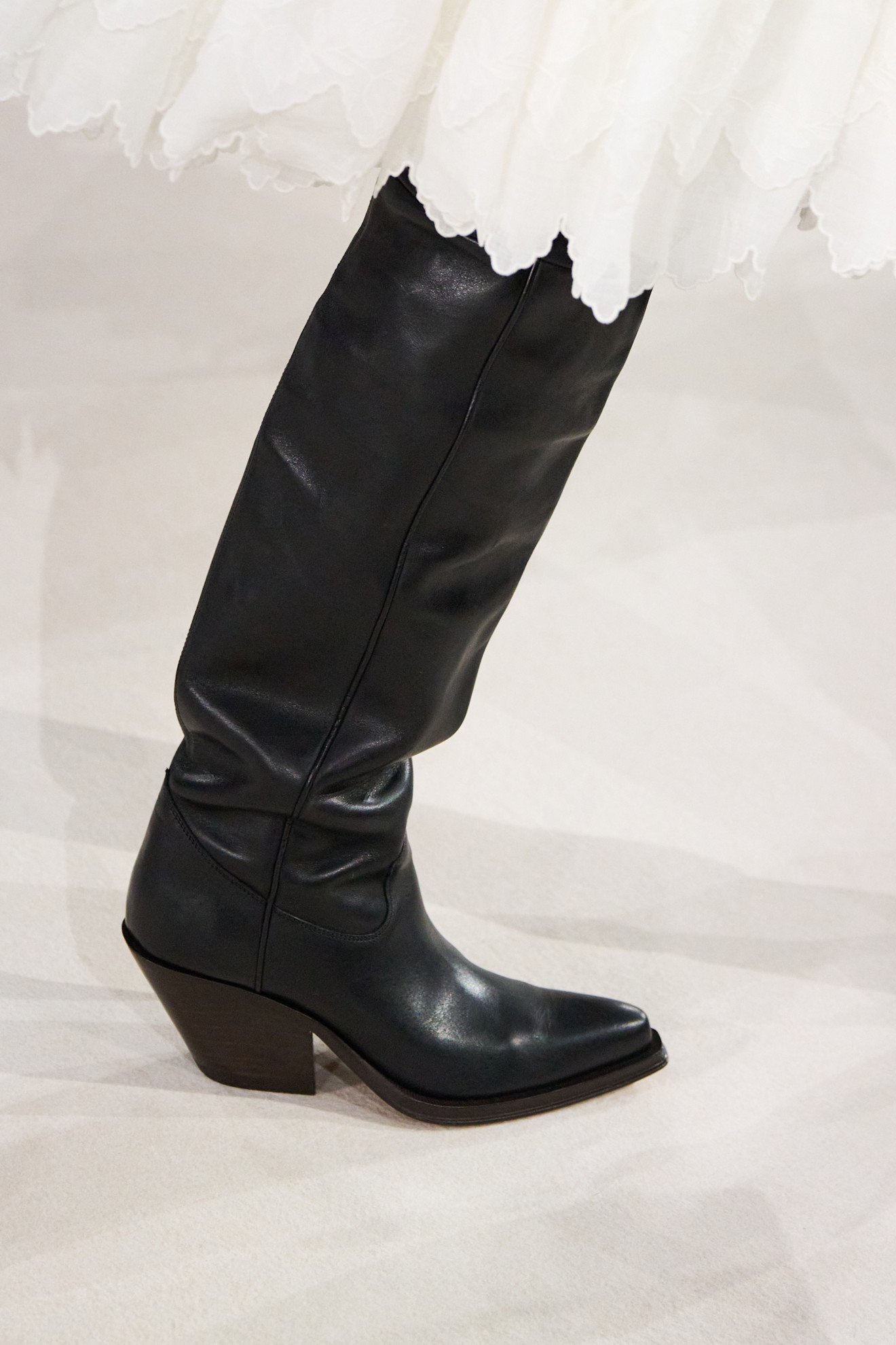Schwarze Lederstiefel mit weichem Schaft von Chloé
