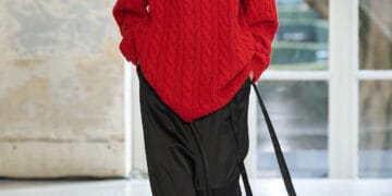 Roter Pullover mit extra hohem Kragen von Icicle