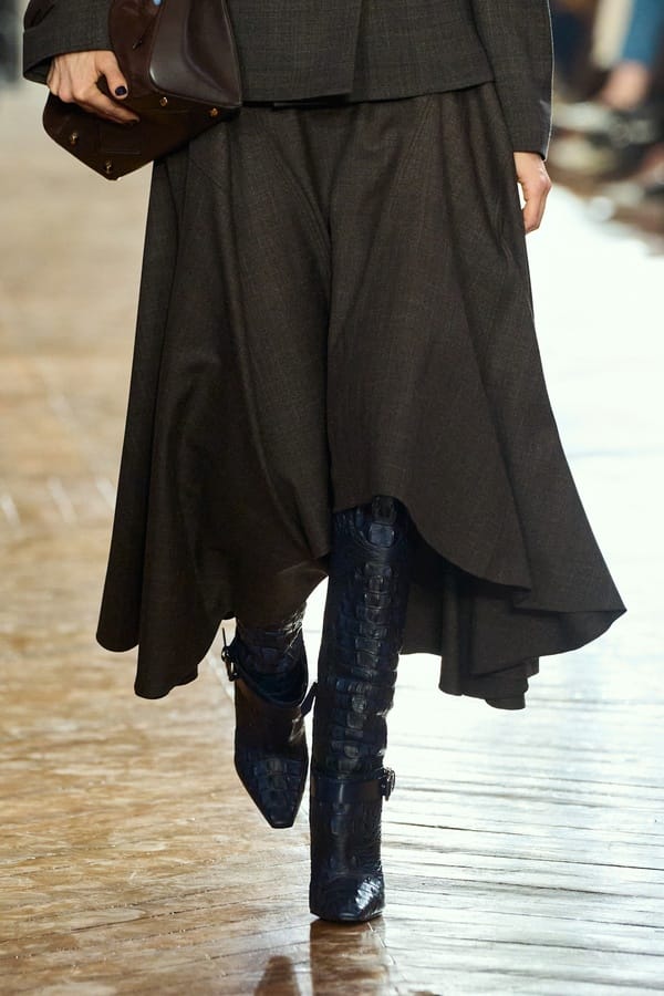 Dunkler Midirock mit asymmetrischem Saum von Lanvin