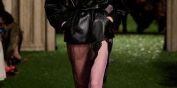 Schwarze Lederjacke von Valentino