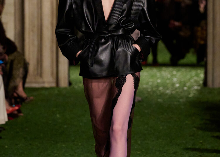 Schwarze Lederjacke von Valentino